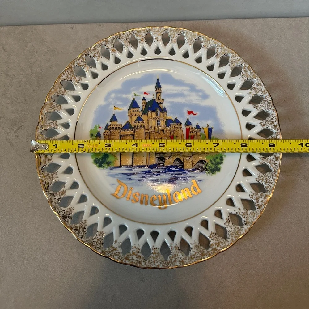 Disneyland Walt Disney Productions Japan Reticulated Vintage Souvenir Plate EUC - Picture 7 of 7